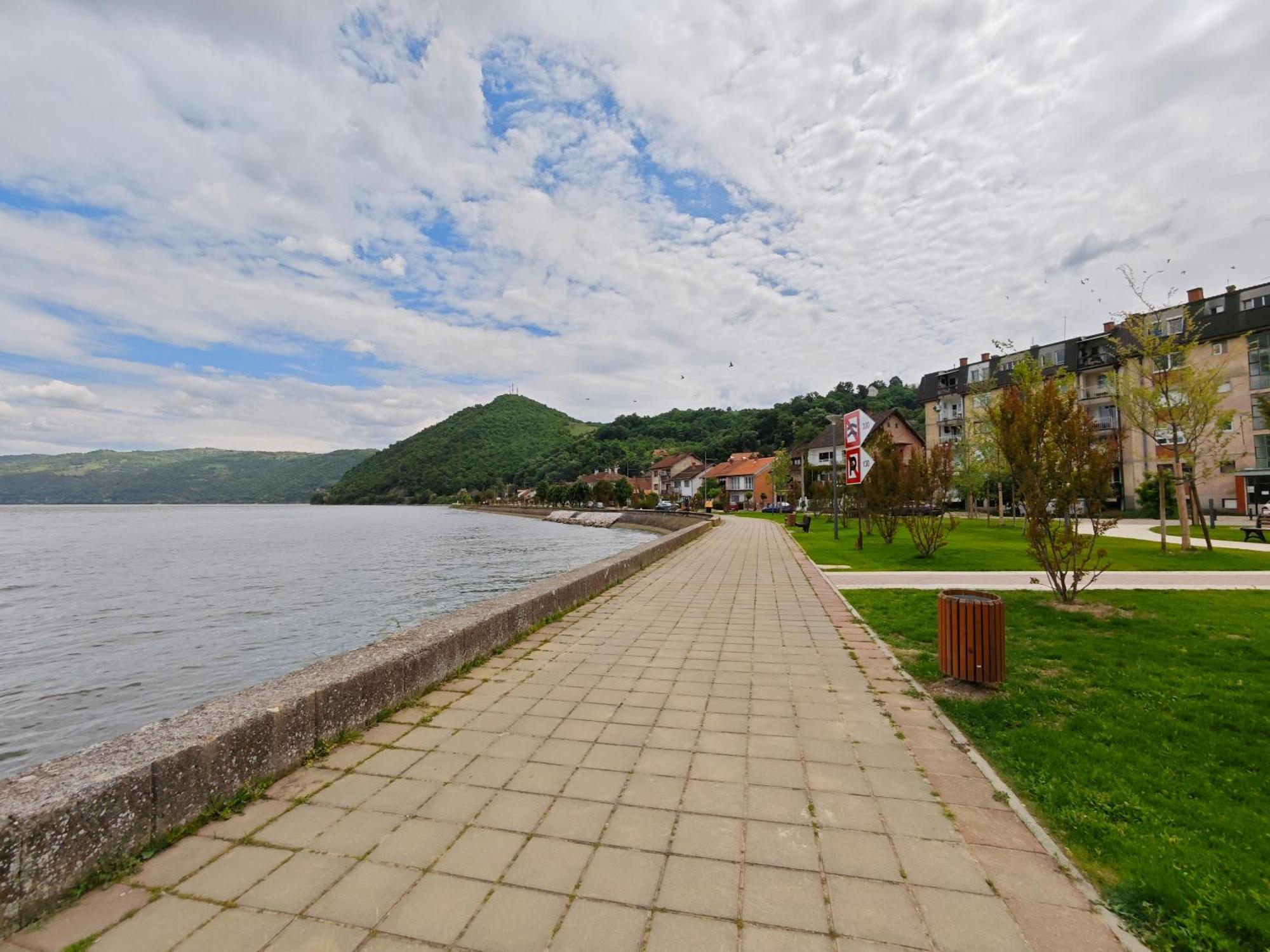 Ferienwohnung Apartman Julija Donji Milanovac Exterior foto